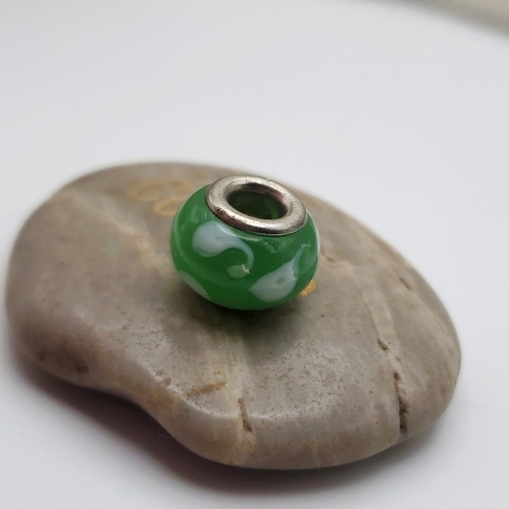 Green vanilla swirl charm‎
